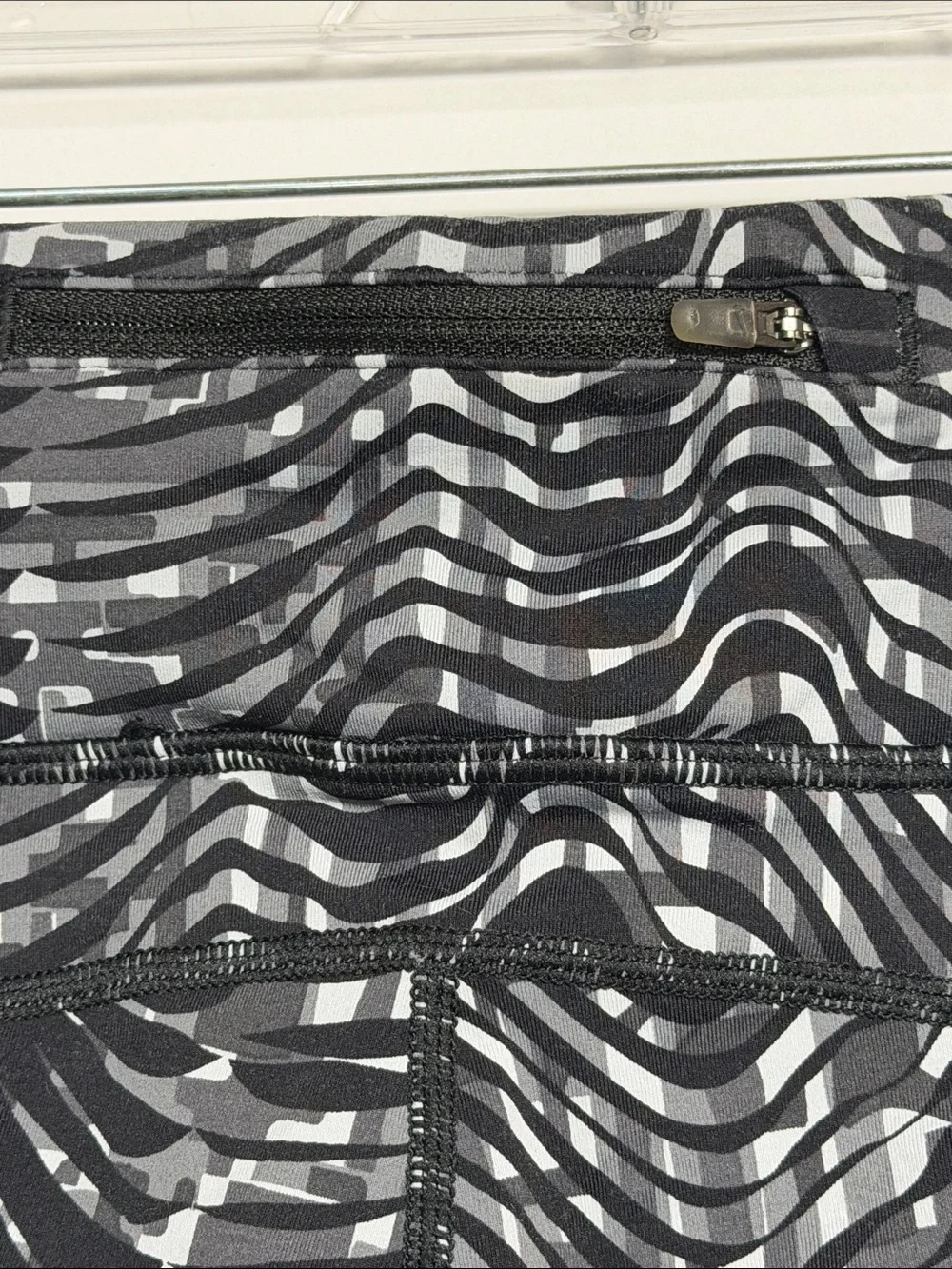 Nike Dri-FIT XL Black Grey Wave Pattern Leggings Monochrome Athletic‎ Yoga XL